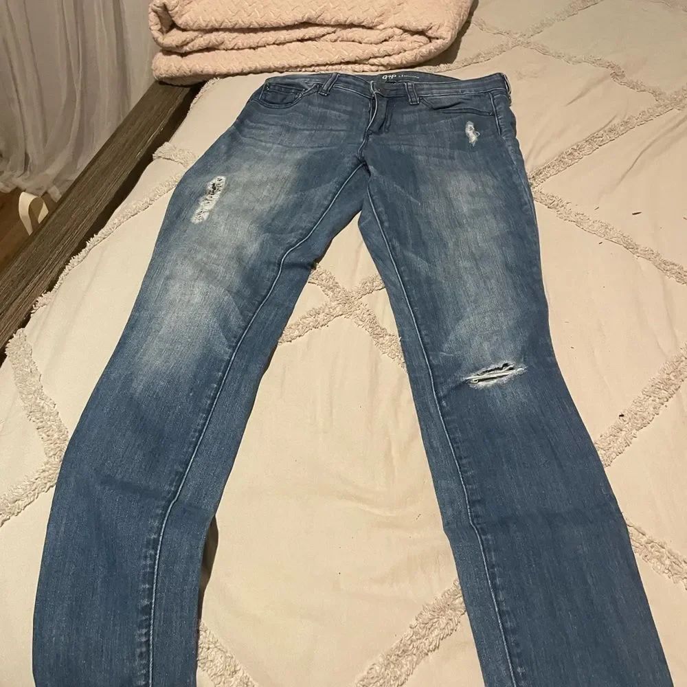 GAP Women's Light Blue Distressed Skinny Jeans